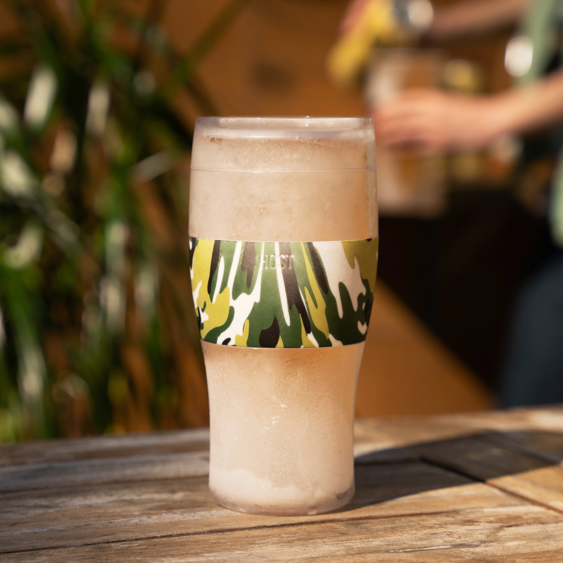 COMFORT-GRIP SILICONE BAND FOR EASY SIPPING - The BPA-free plastic construction creates a sturdy beer glass that is perfectly suited for outdoor use. An insulated silicone band on the base makes for comfortable handling, perfect for the outdoors!