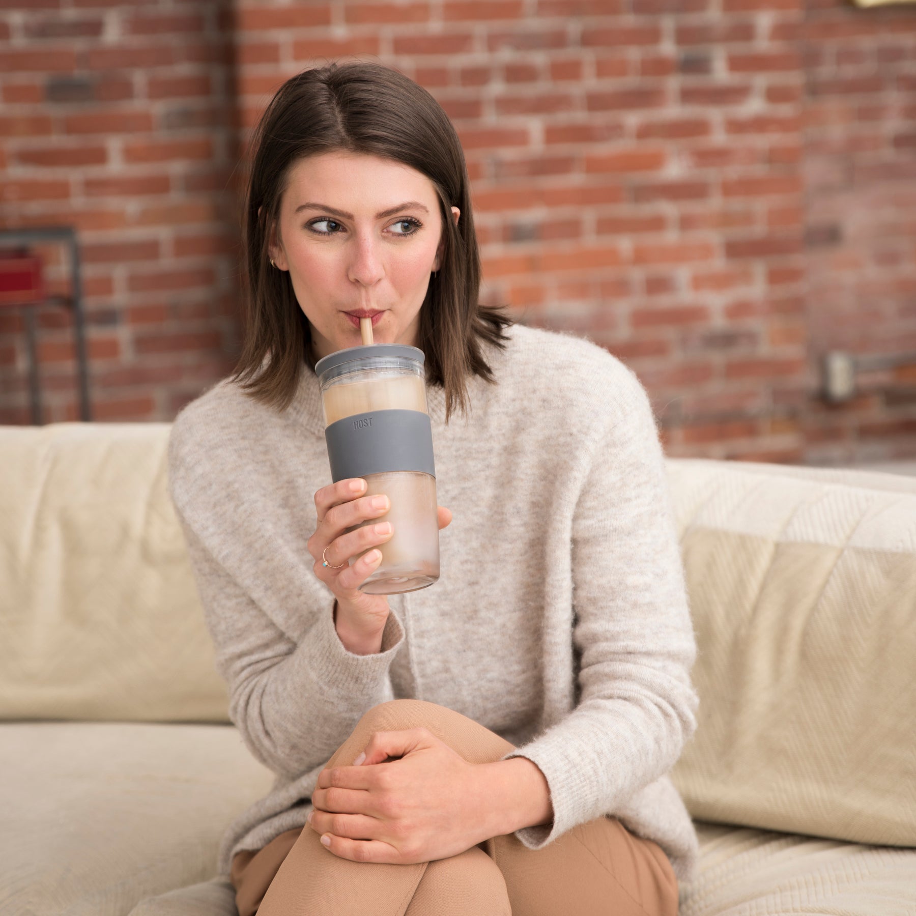 COMFORT-GRIP SILICONE BAND FOR EASY SIPPING - The BPA-free plastic construction creates a sturdy tumbler glass that is great for outdoor use. An insulated silicone band on the base makes for comfortable handling, perfect for the outdoors! Hand wash only.