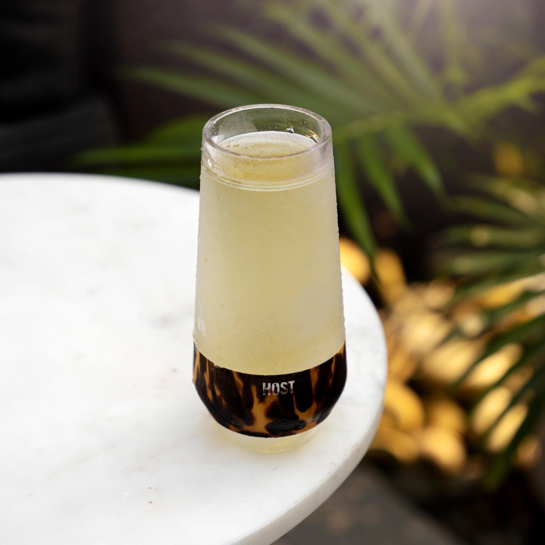 INSULATED WALLS WITH ACTIVE COOLING GEL - Made from double-walled plastic filled with active cooling gel, these champagne cups will keep your bubbly refreshing. Pop the tumblers upside down in the freezer for 2 hours to distribute and freeze the gel.