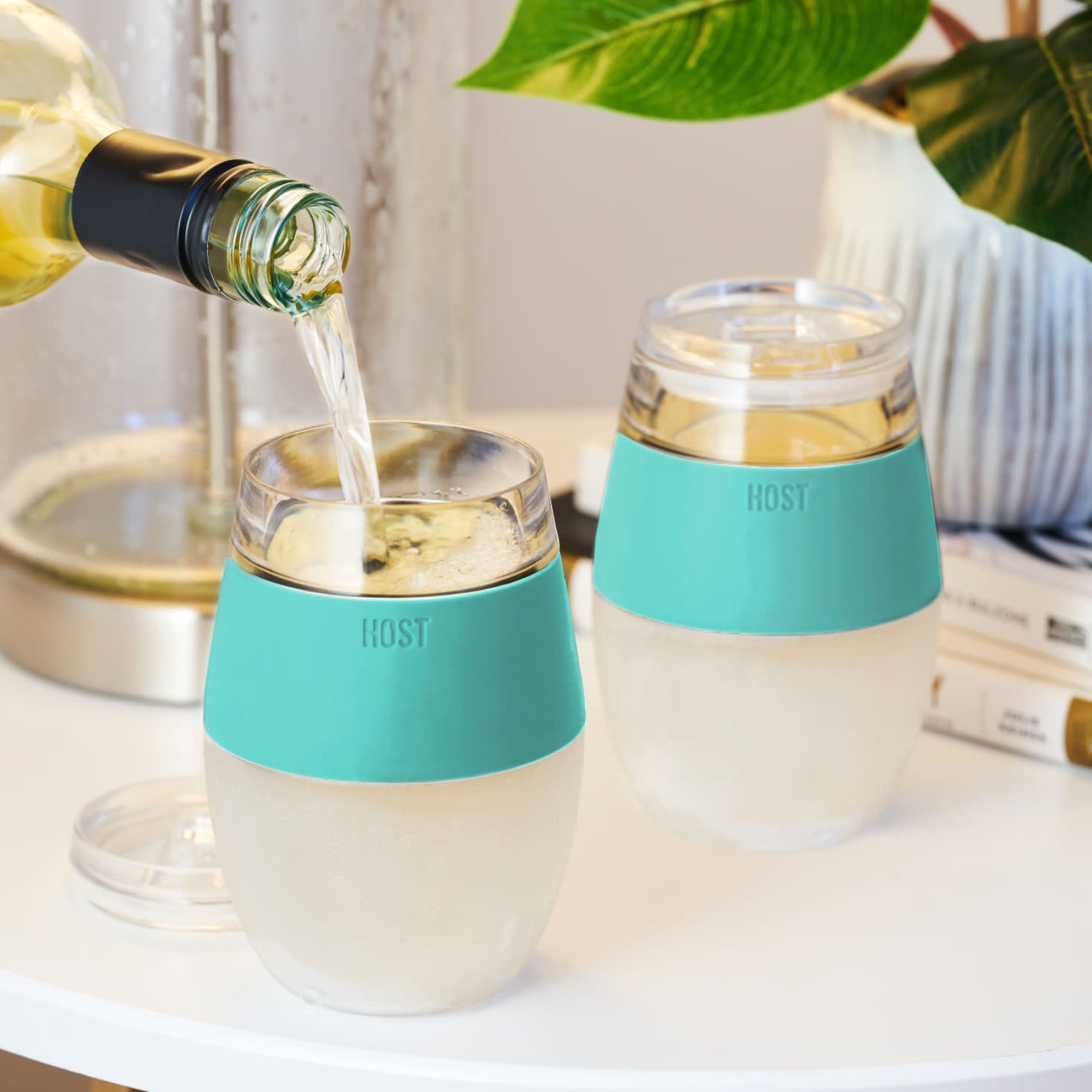 INSULATED WALLS filled with proprietary cooling gel work as a wine chiller when frozen. Pop a tumbler in the freezer for white wines or cool in the fridge to keep red wines at cellar temp