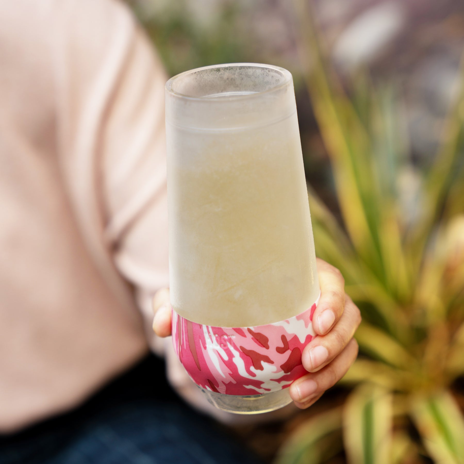 DOUBLE-WALLED BPA-FREE PLASTIC WITH INSULATED SILICONE BAND - Sturdy plastic construction makes the Champagne FREEZE perfectly suited for outdoor use and a trendy pink camo silicone band makes for comfortable handling. It’s your new favorite wine accessory.
