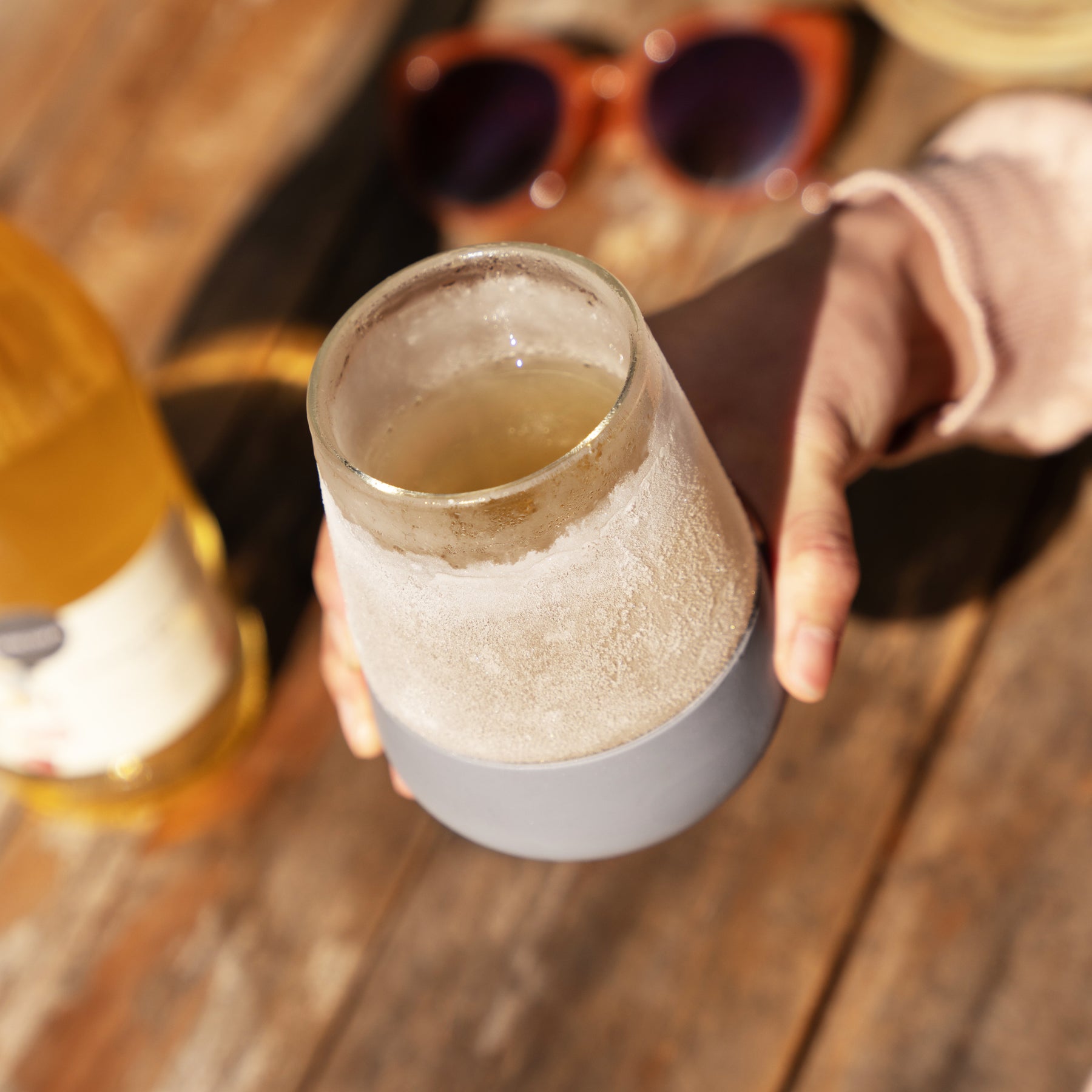 INSULATED GLASSES FOR ALL WINES: Achieve the ideal temperature for every wine with wine cooler drinkware. Freeze these cute wine glasses with silicone bands upside down to evenly disperse the gel and enjoy chilled wine tumbler cups.