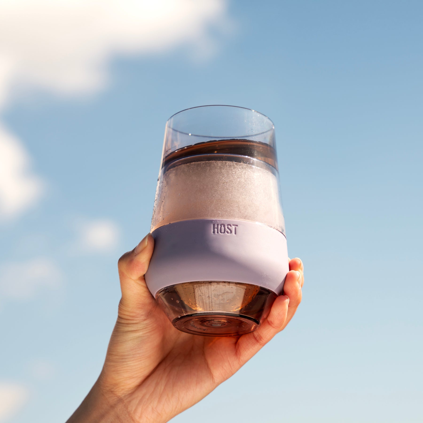 BPA FREE PLASTIC WITH SILICONE BAND - Constructed from sturdy BPA-free plastic, this double-walled stemless wine glass includes a silicone band for comfortable handling. Add this wine glass set to your wine accessories for perfectly chilled drinks.
