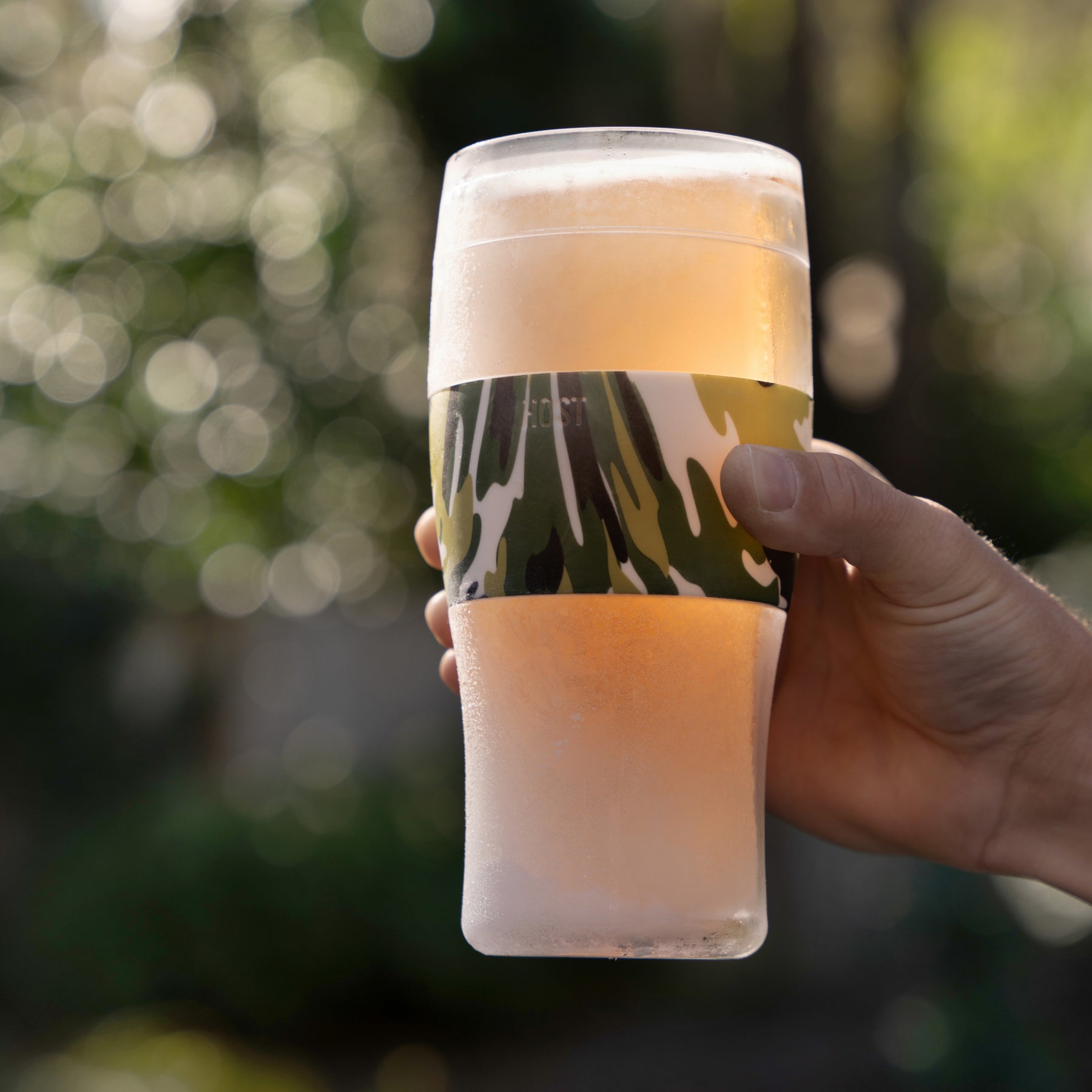 THE MAGIC IS IN THE GEL - The insulated plastic walls of this beer glass are filled with proprietary cooling gel. This works as a beer chiller when frozen. Freeze for two hours to chill the tumbler gel and keep your drinks at ideal temperature.