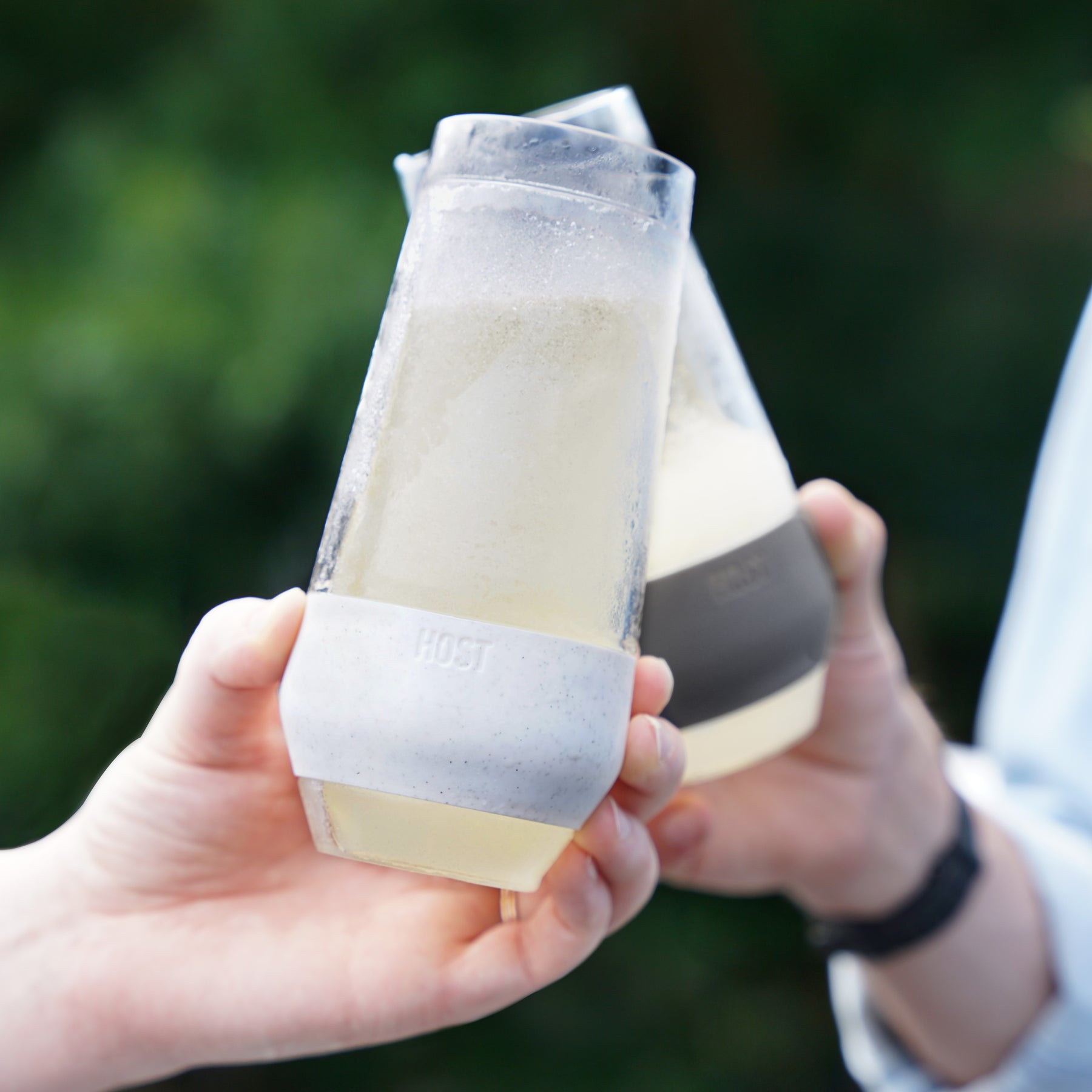 INSULATED WALLS WITH ACTIVE COOLING GEL - Made from double-walled plastic filled with active cooling gel, these champagne cups will keep your bubbly refreshing. Pop the tumblers upside down in the freezer for 2 hours to distribute and freeze the gel.