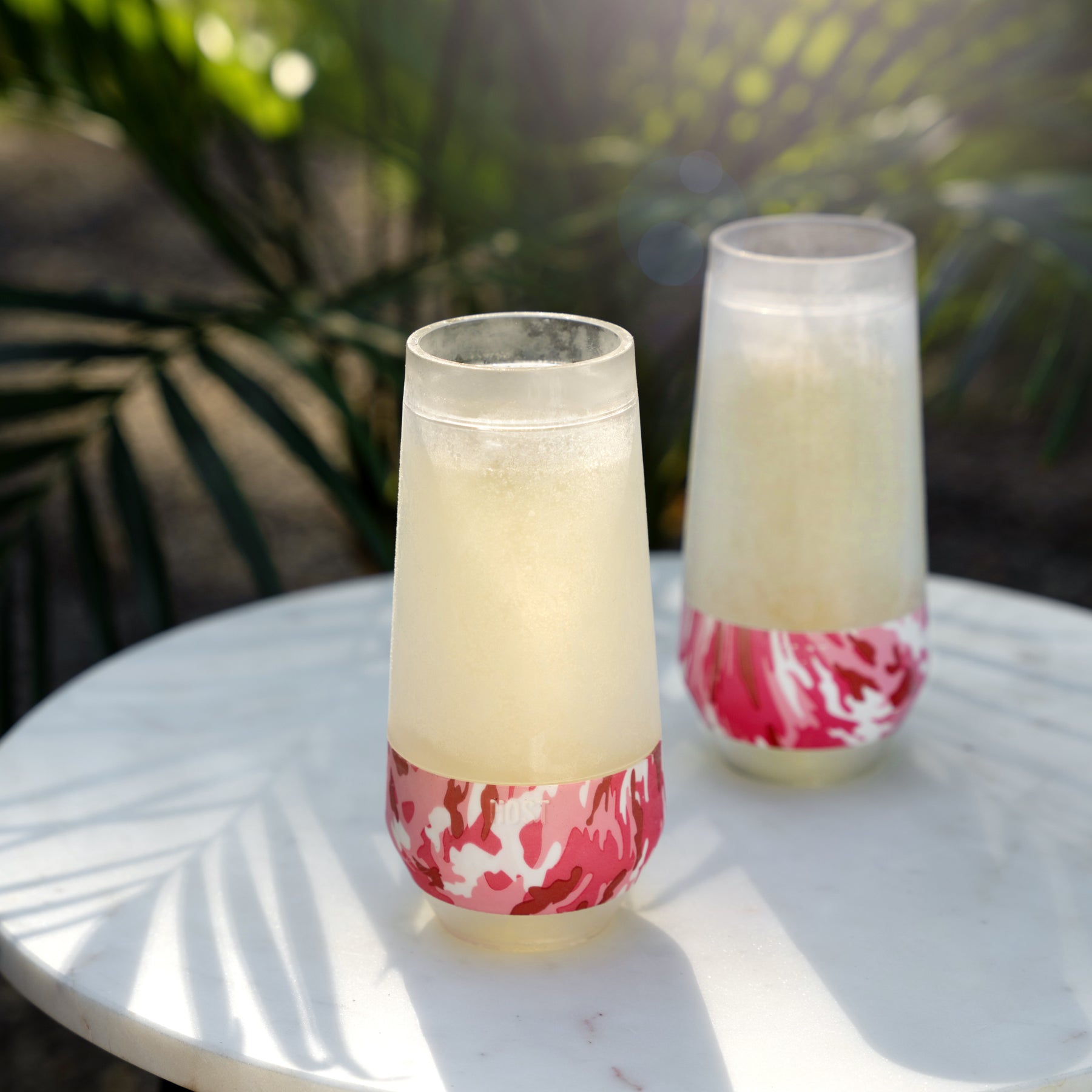 INSULATED WALLS WITH ACTIVE COOLING GEL - Made from double-walled plastic filled with active cooling gel, these champagne cups will keep your bubbly refreshing. Pop the tumblers upside down in the freezer for 2 hours to distribute and freeze the gel.